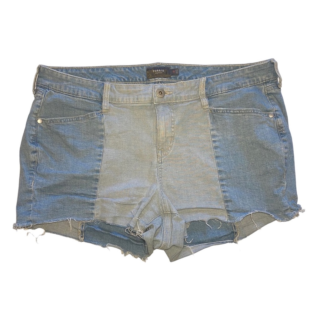 Torrid Contrast Panel Mid Rise Distressed Jean Shorts Size 18